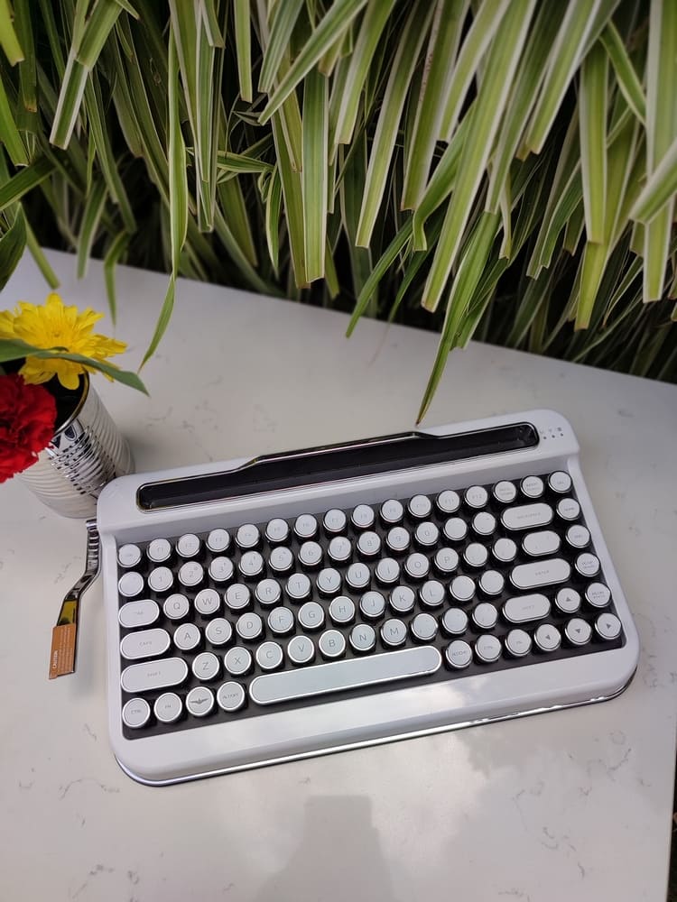 TSH Penna Bluetooth Keyboard with White Chrome Keycap (Switch-Cherry Mx Blue)