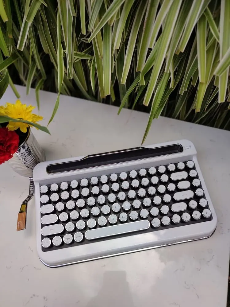 TSH Penna Bluetooth Keyboard with White Chrome Keycap (Switch-Cherry Mx Blue)